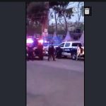 Municipales golpean a jovencito esposado frente a la UTFV; vea el video y juzgue usted