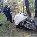 Automovilistas rescatan a tripulantes de auto volcado en Miranda, Cahuacan